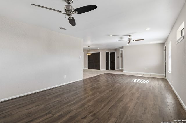 2439 W Summit Ave, San Antonio, TX 78228