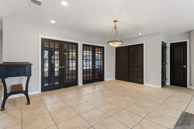 2439 W Summit Ave, San Antonio, TX 78228