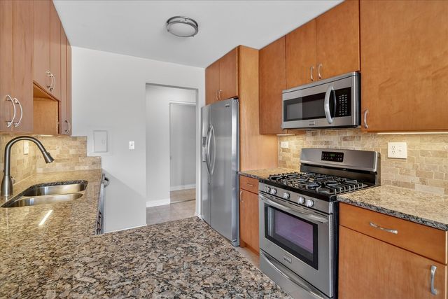 940 E OLD WILLOW Road 312, Prospect Heights, IL 60070