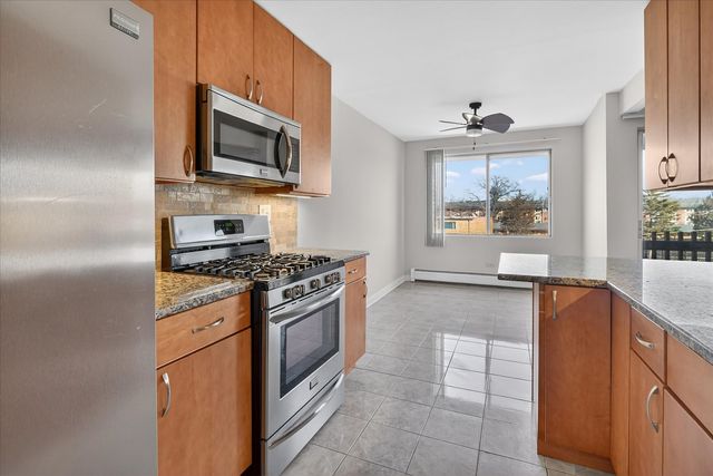 940 E OLD WILLOW Road 312, Prospect Heights, IL 60070