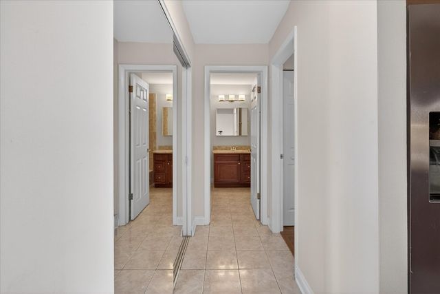 940 E OLD WILLOW Road 312, Prospect Heights, IL 60070