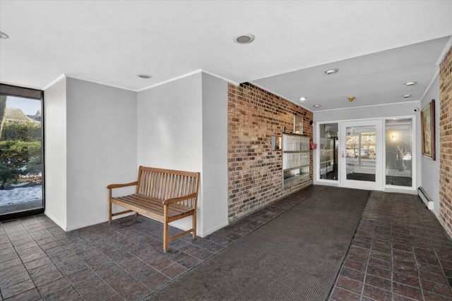 940 E OLD WILLOW Road 312, Prospect Heights, IL 60070