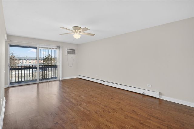 940 E OLD WILLOW Road 312, Prospect Heights, IL 60070