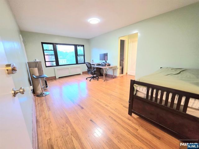 2163B N Central Road B, Fort Lee, NJ 07024