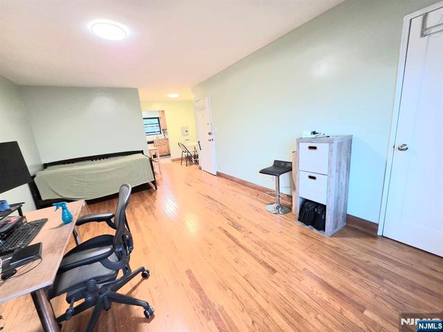 2163B N Central Road B, Fort Lee, NJ 07024