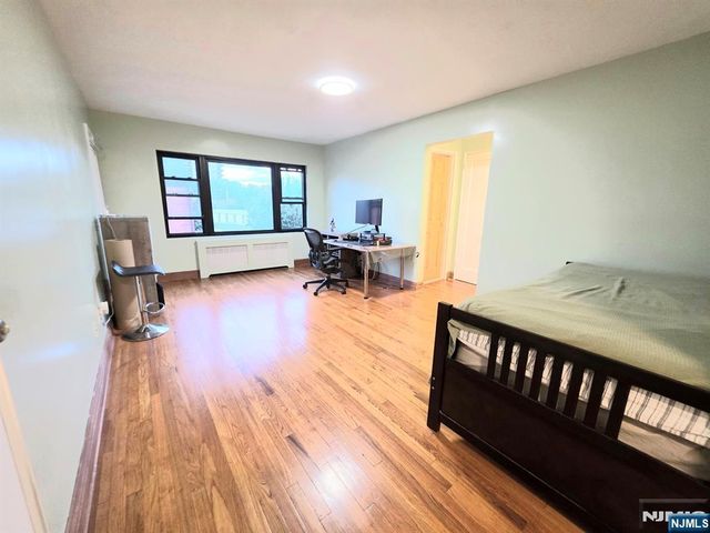 2163B N Central Road B, Fort Lee, NJ 07024