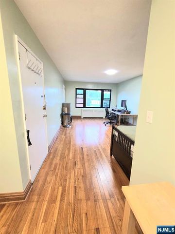 2163B N Central Road B, Fort Lee, NJ 07024