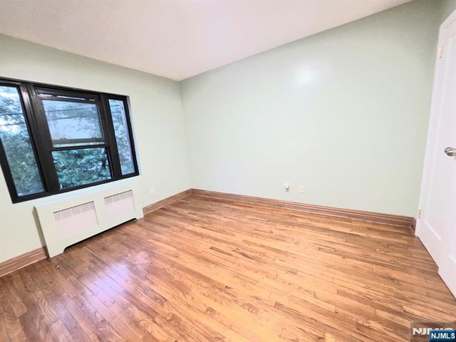 2163B N Central Road B, Fort Lee, NJ 07024