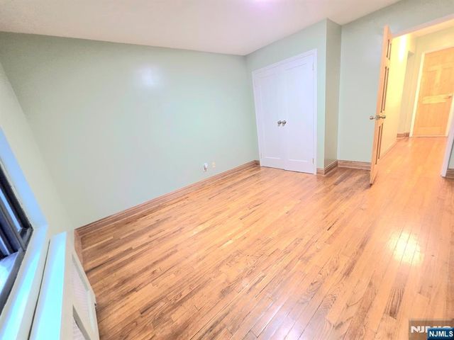 2163B N Central Road B, Fort Lee, NJ 07024