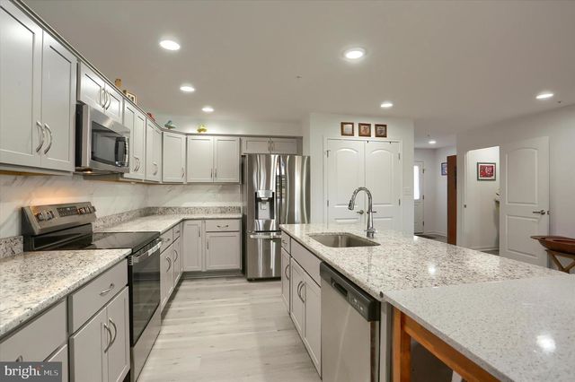 7407 RED OAK CT, Harrisburg, PA 17112