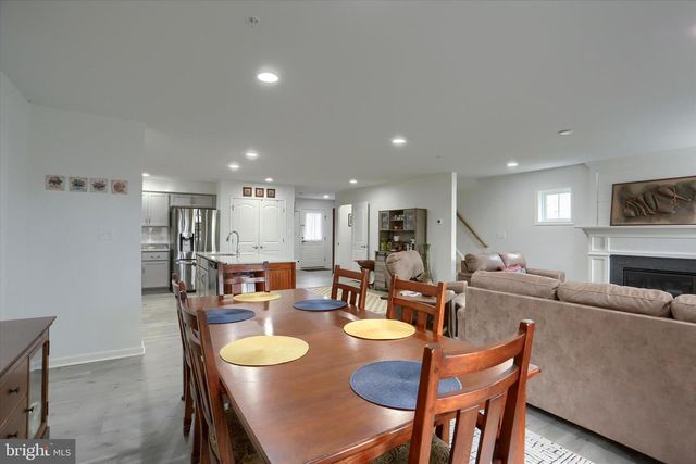 7407 RED OAK CT, Harrisburg, PA 17112