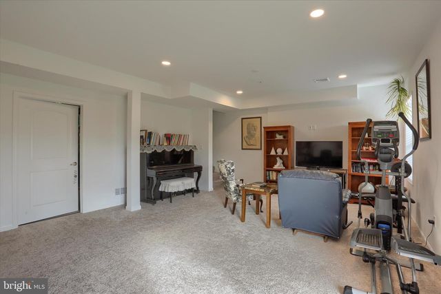 7407 RED OAK CT, Harrisburg, PA 17112