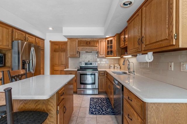 2951 VERCAUTEREN DRIVE, Green Bay, WI 54313
