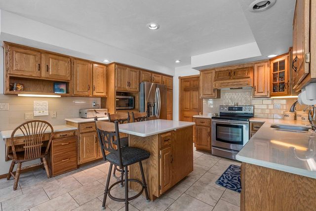 2951 VERCAUTEREN DRIVE, Green Bay, WI 54313
