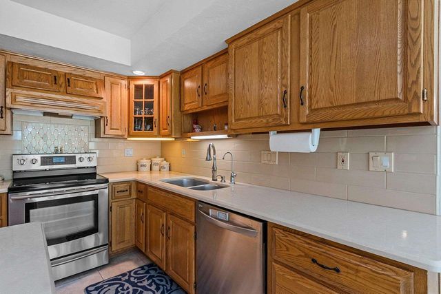 2951 VERCAUTEREN DRIVE, Green Bay, WI 54313