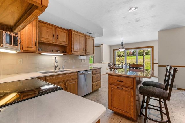 2951 VERCAUTEREN DRIVE, Green Bay, WI 54313