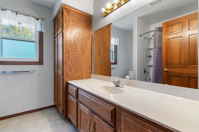 2951 VERCAUTEREN DRIVE, Green Bay, WI 54313