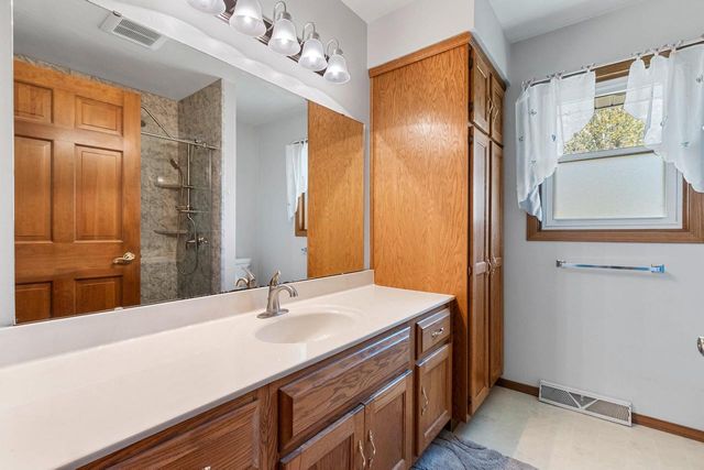 2951 VERCAUTEREN DRIVE, Green Bay, WI 54313