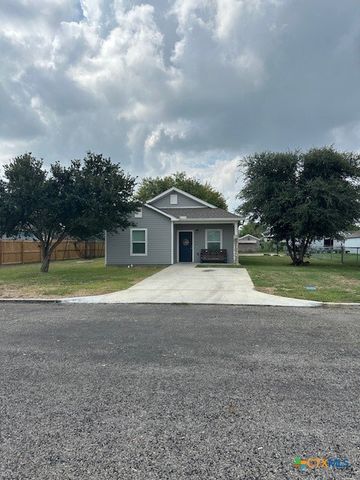 103 Retama Road, Refugio, TX 78377