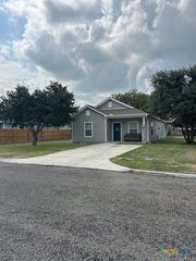 103 Retama Road, Refugio, TX 78377