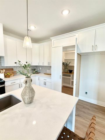 2612 S Willow Oak St, Wichita, KS 67230