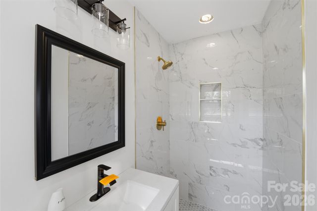 5906 Whitingham Drive, Charlotte, NC 28215