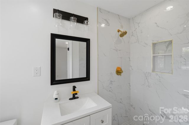 5906 Whitingham Drive, Charlotte, NC 28215