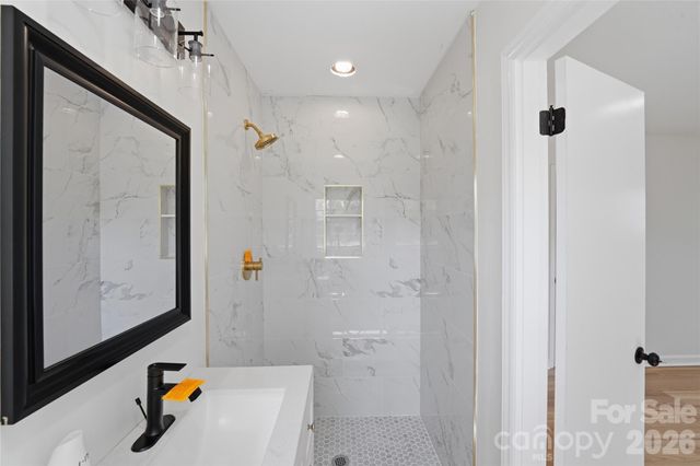 5906 Whitingham Drive, Charlotte, NC 28215