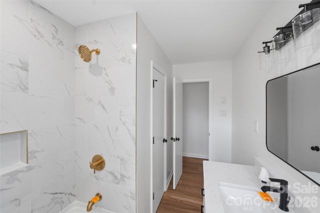 5906 Whitingham Drive, Charlotte, NC 28215