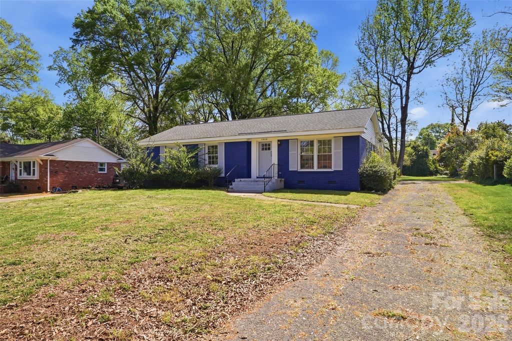 5906 Whitingham Drive, Charlotte, NC 28215