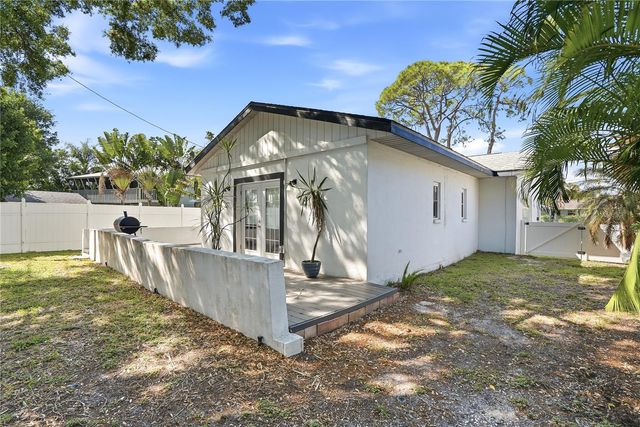 4043 SHORE ACRES BOULEVARD NE, St Petersburg, FL 33703