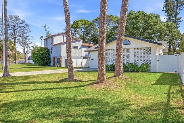 4043 SHORE ACRES BOULEVARD NE, St Petersburg, FL 33703