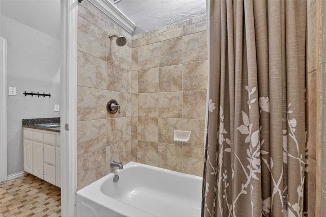 1917 Winding Creek Boulevard, Flower Mound, TX 75022