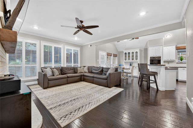 1917 Winding Creek Boulevard, Flower Mound, TX 75022