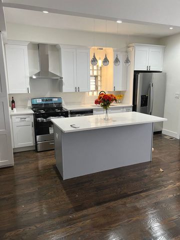 6553 S Eberhart Avenue, Chicago, IL 60637