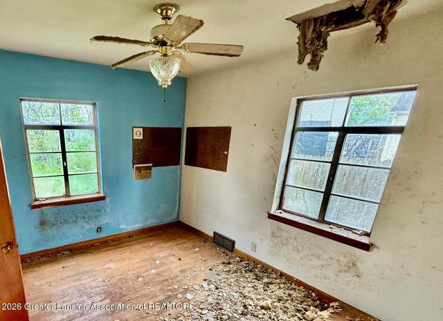 713 E Greenlawn Avenue, Lansing, MI 48910