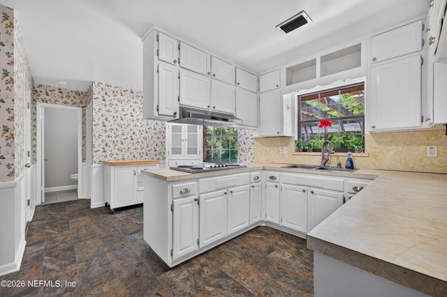 1860 SUNNYMEADE Drive, Jacksonville, FL 32211