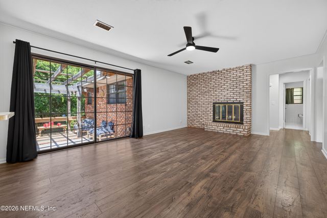 1860 SUNNYMEADE Drive, Jacksonville, FL 32211