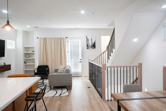 2706 Cochran Street, Houston, TX 77009