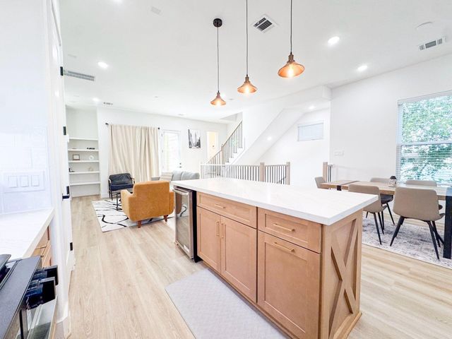 2706 Cochran Street, Houston, TX 77009