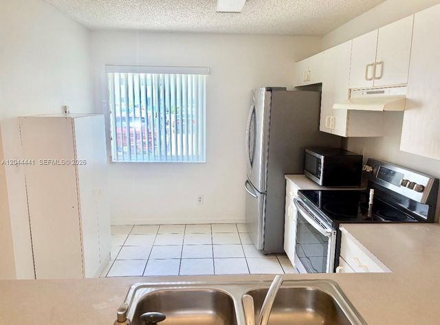 829 NW 208th Way, Pembroke Pines, FL 33029