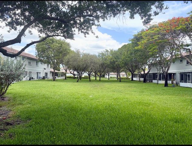 829 NW 208th Way, Pembroke Pines, FL 33029