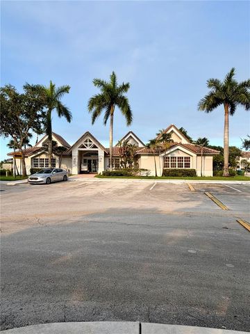 829 NW 208th Way, Pembroke Pines, FL 33029