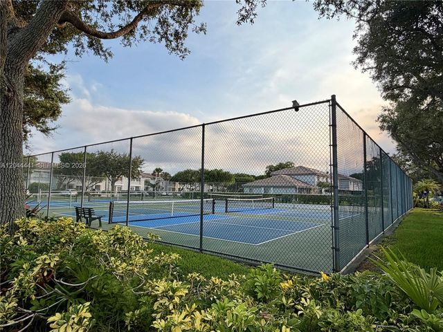 829 NW 208th Way, Pembroke Pines, FL 33029