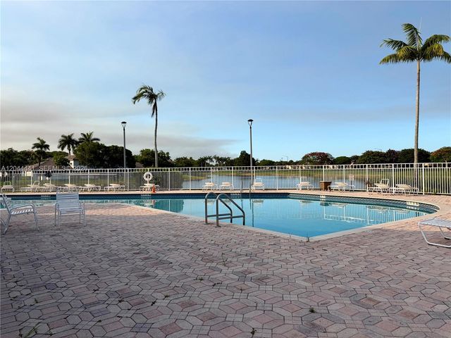 829 NW 208th Way, Pembroke Pines, FL 33029