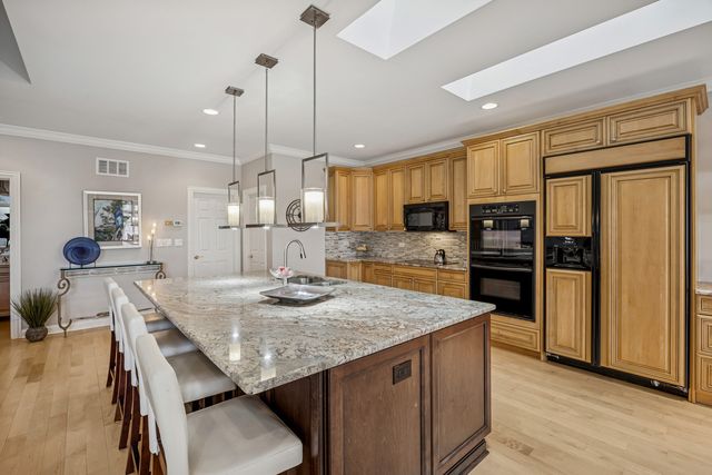 8711 Berkley Court, Orland Park, IL 60462