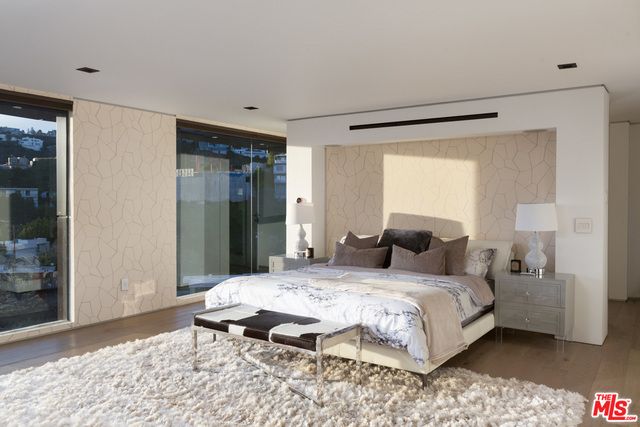 1623 VIEWMONT Drive, Los Angeles, CA 90069