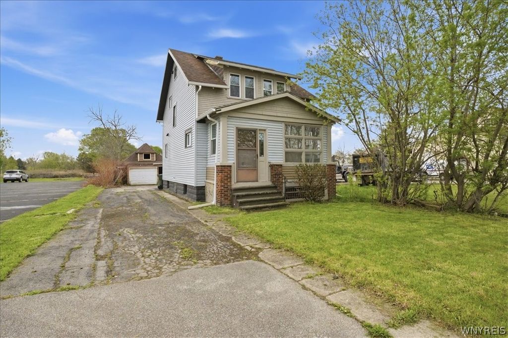 5041 Broadway, Lancaster, NY 14043