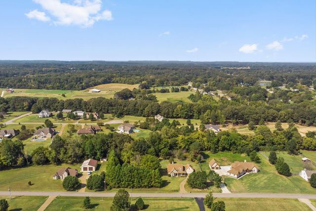 365 CROOKED CREEK DR, Oakland, TN 38060