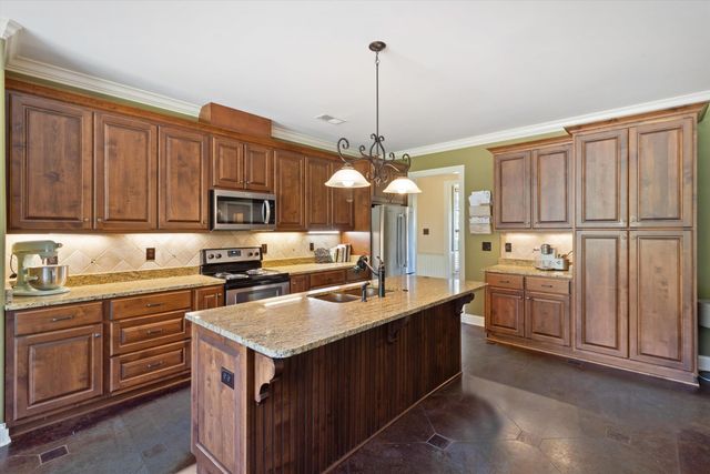 365 CROOKED CREEK DR, Oakland, TN 38060